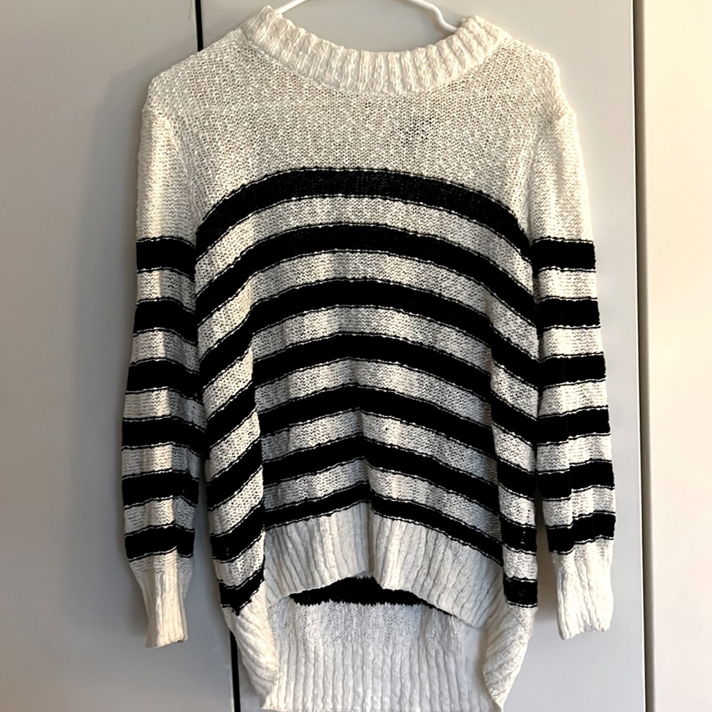 H & M sweater